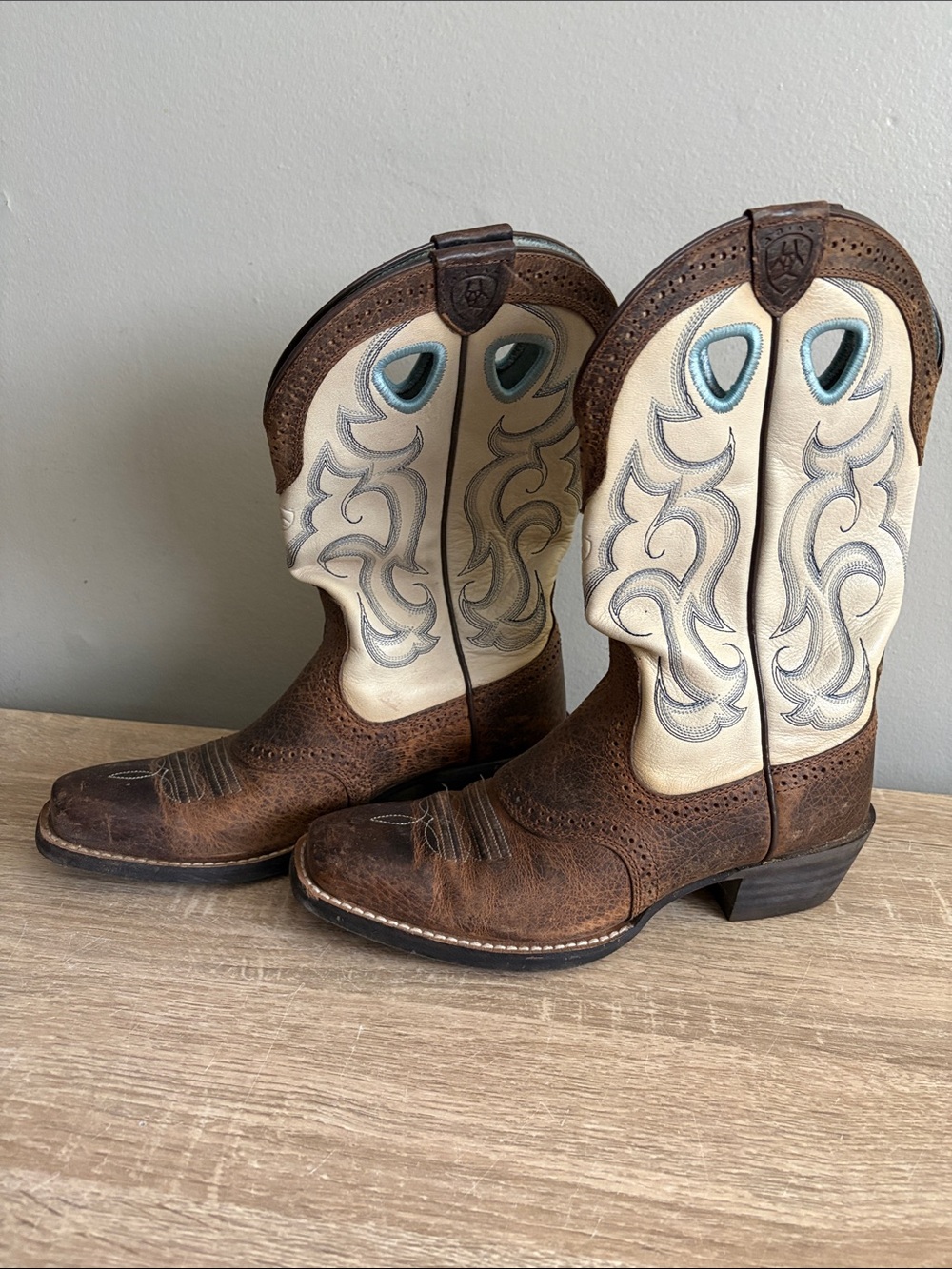 Ariat Women’s Brown Leather & Cream Shaft Western Cowboy Boots with Blue Accents